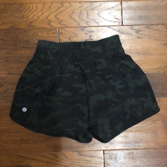 Lululemon camo tracker shorts - Picture 8 of 8